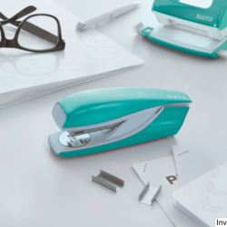 Zszywacz Leitz NEXXT 55021 turkusowy metalowy 24/26/6 do biura z innowacyjną technologią 30k sztuk