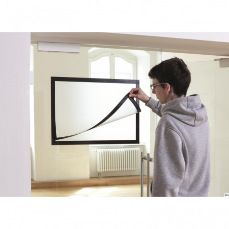 Ramka plakatowa Durable DURAFRAME A2 czarna samoprzylepna magnetyczna 50 x 70 cm z właściwościami antyodblaskowymi