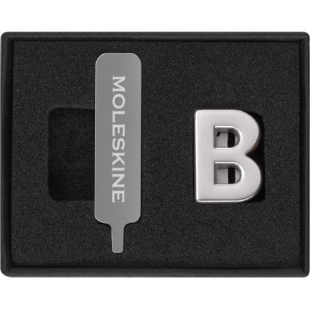 Przypinka MOLESKINE B, srebrna