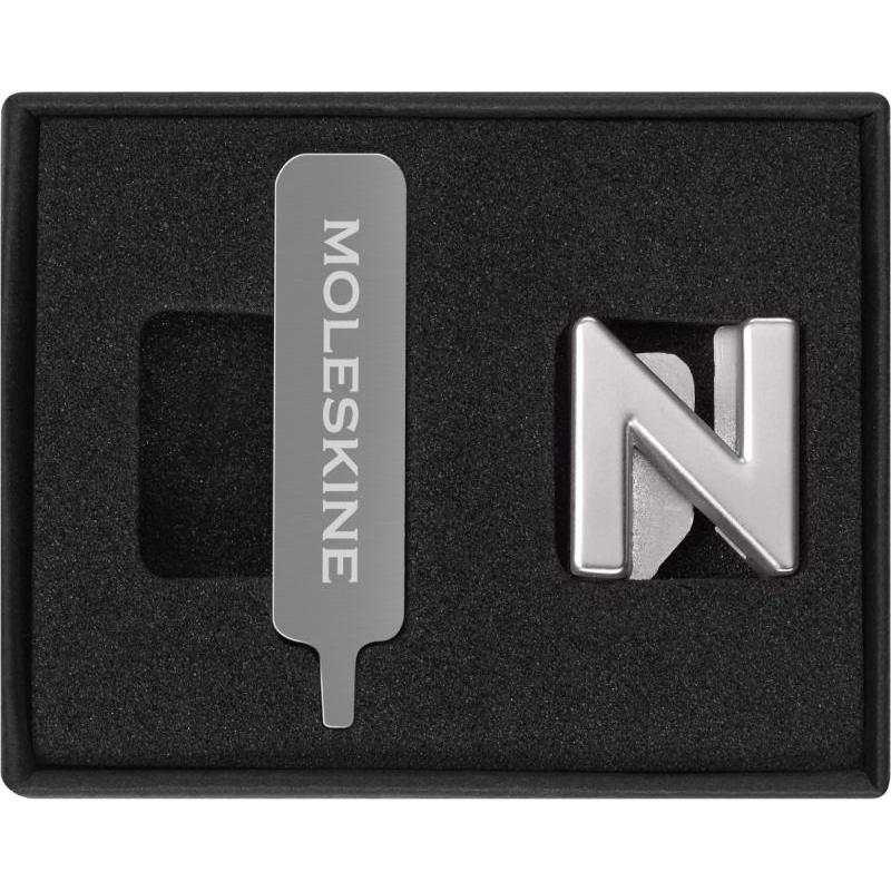 Przypinka MOLESKINE N, srebrna